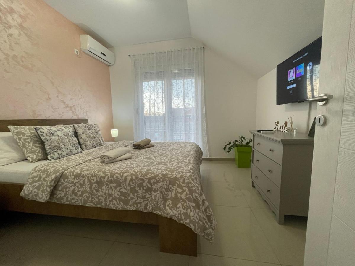 Appartement Apartman 1 à Sremska Mitrovica Extérieur photo