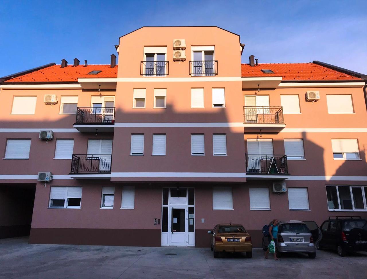 Appartement Apartman 1 à Sremska Mitrovica Extérieur photo